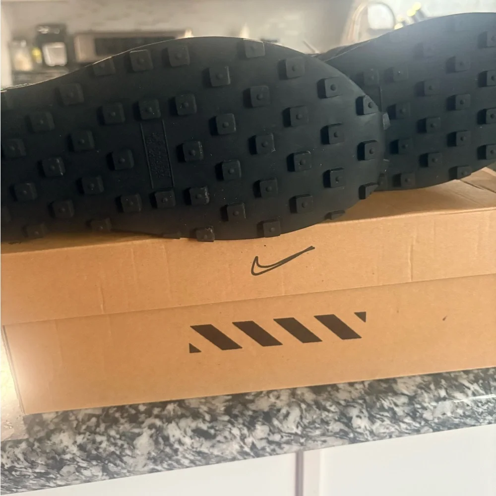 Nike Men's Sneakers in Black and Teal - Picture 4 of 5